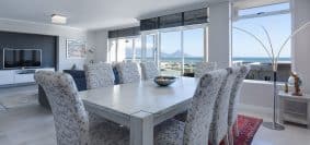 Comment accorder la décoration de sa salle à manger avec des chaises de style industriel ?