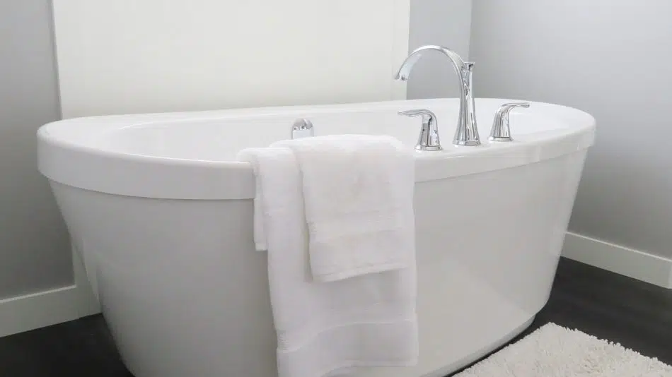 Entretenir sa baignoire : quelques produits ménagers à utiliser selon les besoins