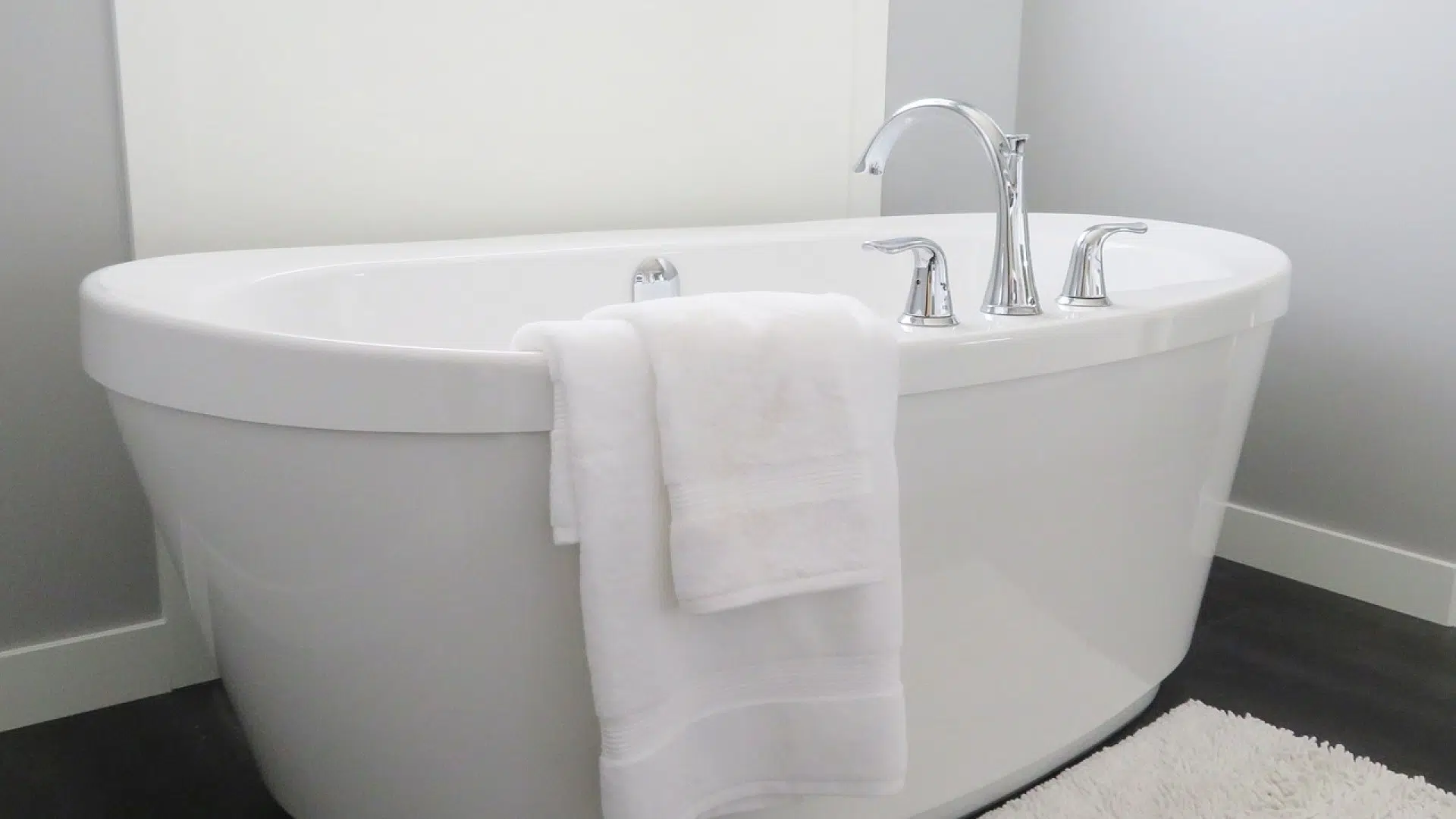 Entretenir sa baignoire : quelques produits ménagers à utiliser selon les besoins